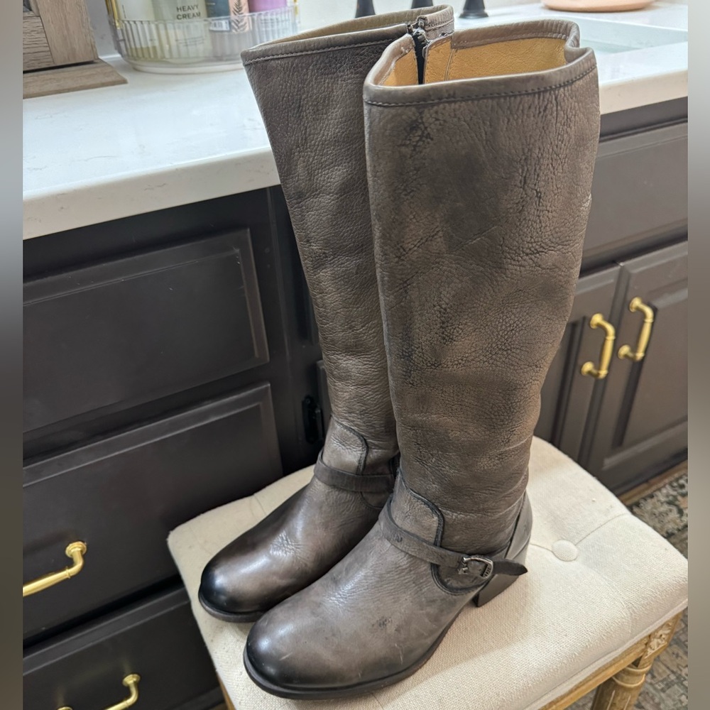 Frye boots size 8.5 women’s dark gray color good condition